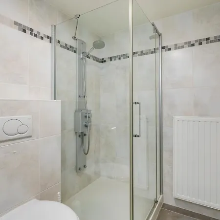 Ruim 1min Met Prive Parking Apartment