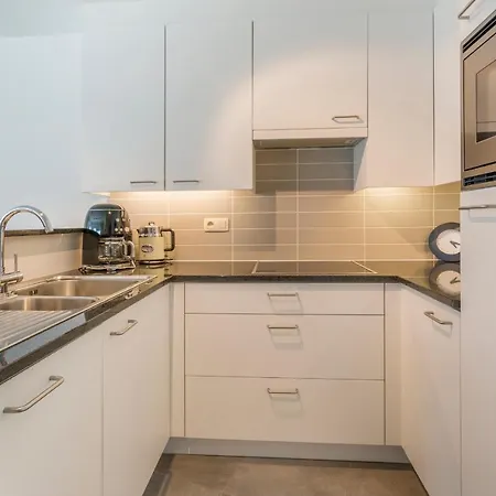 Ruim 1min Met Privé Parking Apartamento *