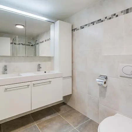 Ruim 1min Met Prive Parking Koksijde